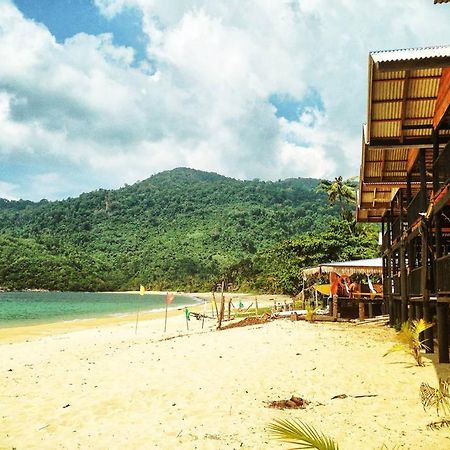 Beachfront Hut Downstairs Astra - Beach Shack Chalet Kampong Juara 外观 照片