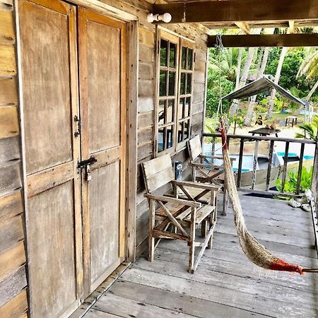 Beachfront Hut Downstairs Astra - Beach Shack Chalet Kampong Juara 外观 照片