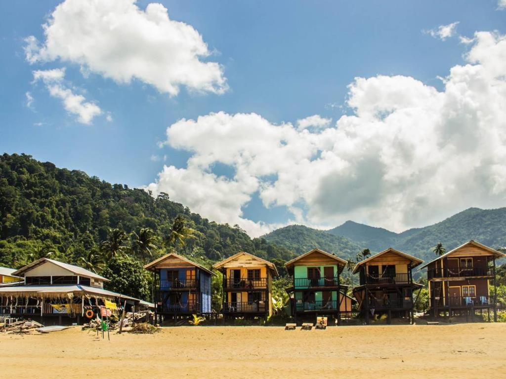 Beachfront Hut Downstairs Astra - Beach Shack Chalet Kampong Juara 外观 照片