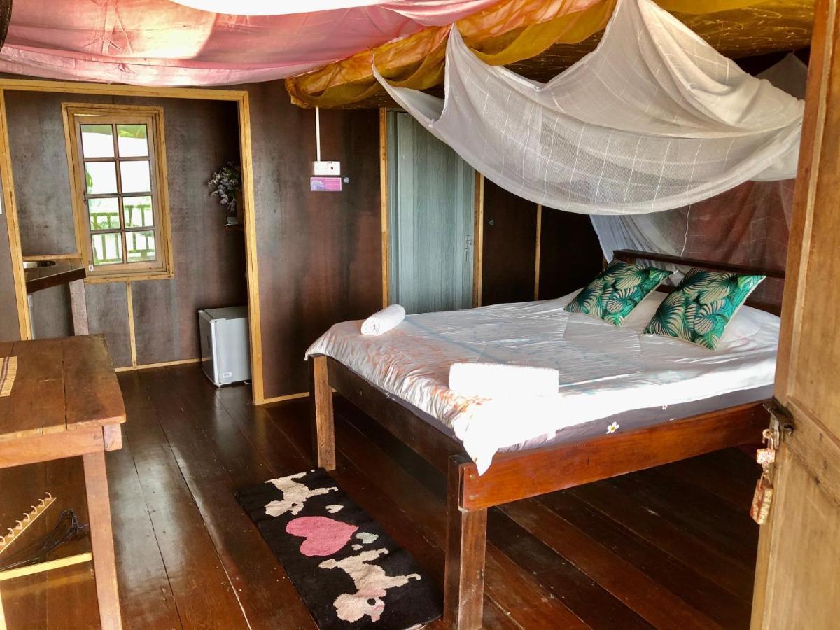 Beachfront Hut Downstairs Astra - Beach Shack Chalet Kampong Juara 外观 照片